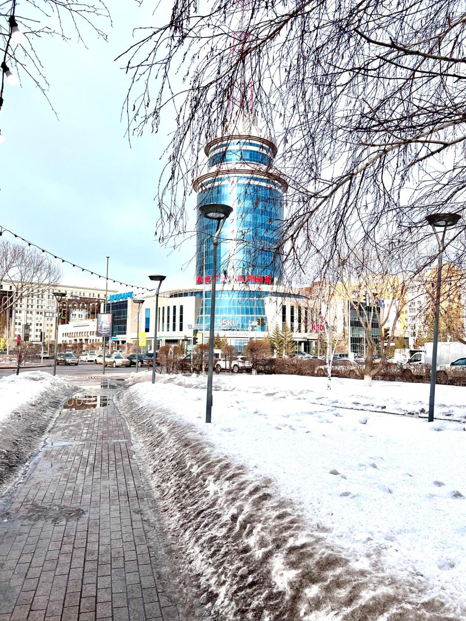 7 Очень Теплая Возле Байтерека Квартира Для 1-4 Человек Astana Exterior foto